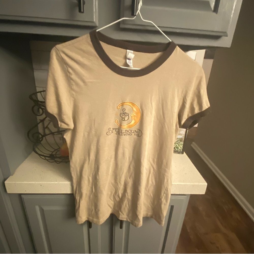 Women’s T-shirt spellbound brewing company